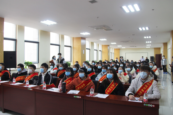 匯集愛心洪流 傳遞獻(xiàn)血理念——2020年安康學(xué)院學(xué)生參加血站開放日活動