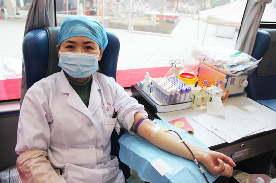 醫(yī)者仁心 大愛無疆 挽袖獻(xiàn)血 守護(hù)生命 ——安康市人民醫(yī)院開展冬季愛心獻(xiàn)血活動