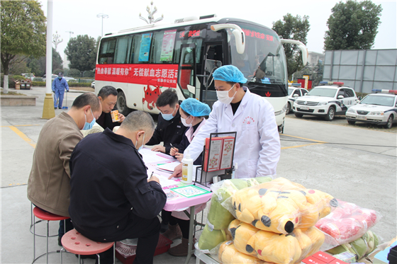 人民警察一心為民，捋袖捐血鐵血柔情——安康市公安局積極開展冬季獻血活動