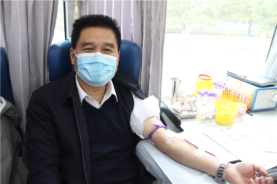 人民警察一心為民，捋袖捐血鐵血柔情——安康市公安局積極開展冬季獻血活動