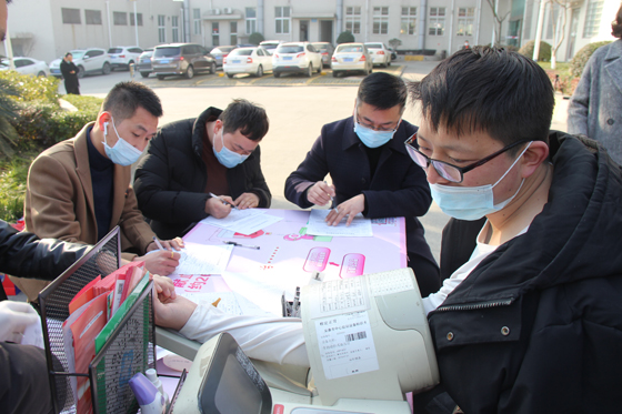 血液是生命的禮物——中國聯(lián)通安康市分公司、安康大數(shù)據(jù)運(yùn)營有限公司聯(lián)合開展冬季應(yīng)急獻(xiàn)血活動