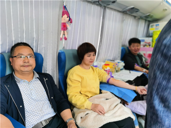 獻(xiàn)血傳真情，為黨旗添光彩 ——三元村春季無償獻(xiàn)血活動(dòng)側(cè)記