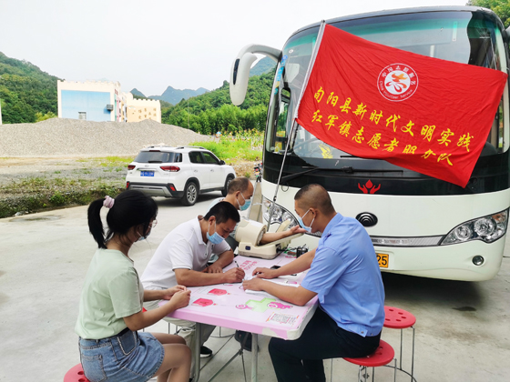 旬陽縣紅軍鎮(zhèn)開展“學(xué)黨史、辦實事”愛心獻血 活動