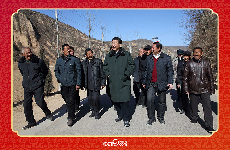 2015年春節(jié)前夕，習(xí)近平總書記回到陜西延安梁家河村看望鄉(xiāng)親。