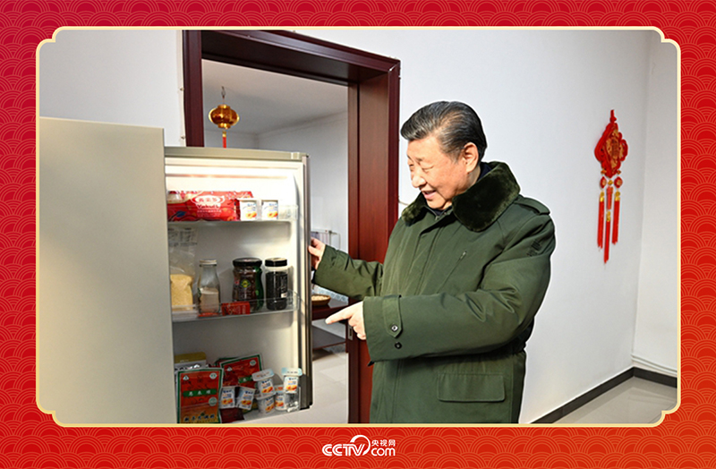 2024年春節(jié)前夕，習(xí)近平總書記在天津第六埠村考察時，走進(jìn)村民杜洪剛家看望。